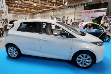 Renault Zoe Moto Show Cracow Polonya nde sergilenmektedir. Katılımcı otomotiv sektörünün en ilginç yönleri mevcut