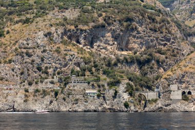 Amalfi Coast Positano ve Amalfi arasında bir görüntü. Campania. İtalya