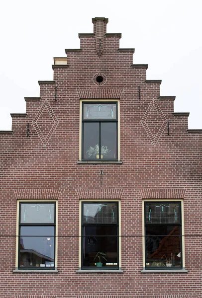 Maison typique à pignon à Alkmaar, Hollande-Septentrionale, Pays-Bas , — Photo