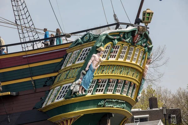 Réplique du navire de la Compagnie néerlandaise des Indes orientales "l'Amsterdam", amarré par le musée maritime national à Amsterdam, Pays-Bas — Photo