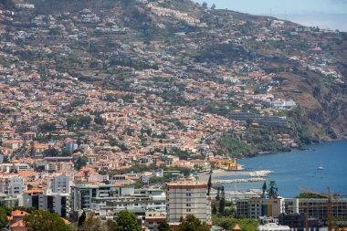 Panoramik Funchal, Madeira Adası üzerinde. Portekiz