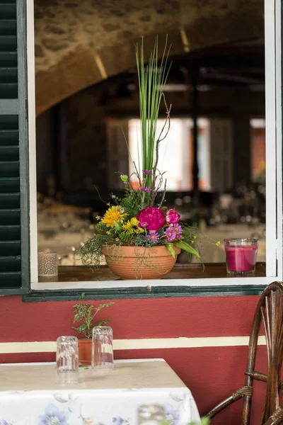 Zóny Velha - nejstarší čtvrť proslulá nejlepších restaurací a kaváren ve městě Funchal. Madeira, Portugalsko — Stock fotografie