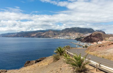 Portekiz 'in Madeira şehrinin doğusundaki Ponta de Sao Lourenco' da güzel bir manzara.