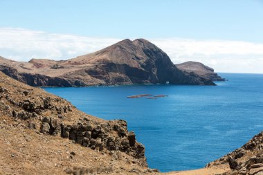 Portekiz 'in Madeira şehrinin doğusundaki Ponta de Sao Lourenco' da güzel bir manzara.