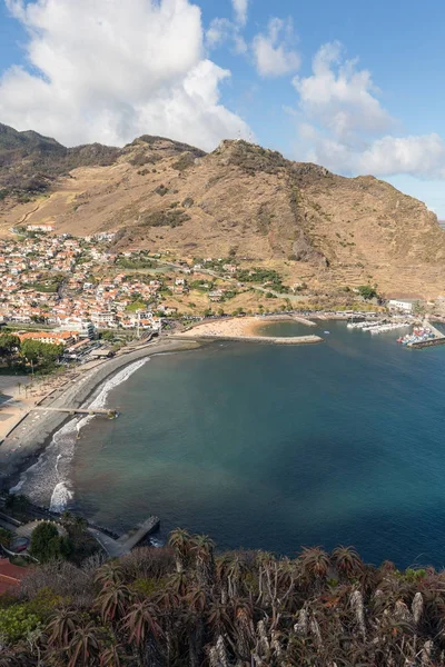 Baía de Machico na costa leste da Ilha da Madeira, Portugal — Fotografia de Stock