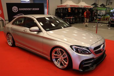 Moto Show Krakow 3rd edition, altyapısı Mercedes ayarlama görüntülenir. Polonya. Katılımcı otomotiv sektörünün en ilginç yönleri mevcut