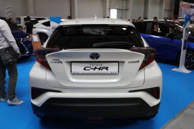 Toyota C - Hr Hybrid Moto Show Cracow Polonya nde sergilenmektedir. Katılımcı otomotiv sektörünün en ilginç yönleri mevcut