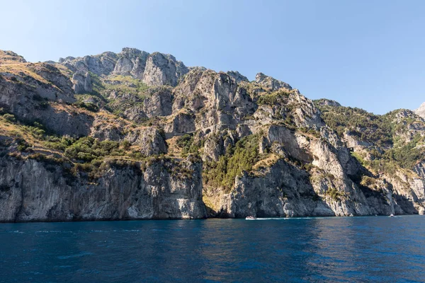 A kilátás az Amalfi-part, Amalfi és Positano között. Campania. Olaszország — Stock Fotó