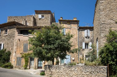  Gordes köyündeki tipik taş evler, Vaucluse, Provence, Fransa