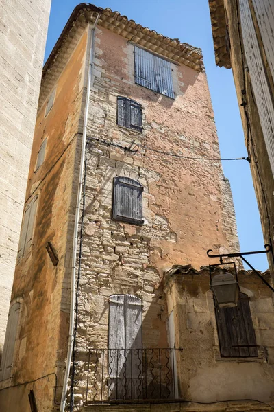 Typické staré kamenné domy ve vesnici Gordes, Vaucluse, Provence, Francie — Stock fotografie