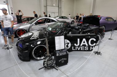 Altyapısı Krakow Moto fuarında görüntülenen Bmw ayarlama. Polonya. Katılımcı otomotiv sektörünün en ilginç yönleri mevcut