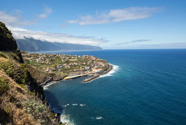 Uitzichtpunt over de noordkust van Madeira, Portugal — Stockfoto