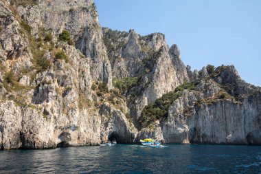  Tekne turist Grotta Bianca ve Grotta Meravigliosa, Capri, İtalya