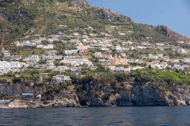 Özel Villa ve Amalfi kayalık sahil otel bulundu. Campania. İtalya