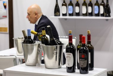  Uluslararası şarap ticaret Cracow içinde adil Enoexpo. Dünyanın her yerinden gelen şarap üreticilerinden ithalatçılar Distribütörler ve temsilcileri ile tanışın. Cracow. Polonya