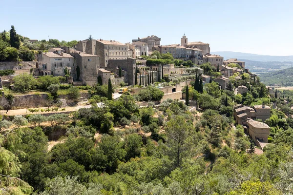 Pueblo medieval de Gordes, en la cima de una colina. Provenza. Francia . — Foto de Stock