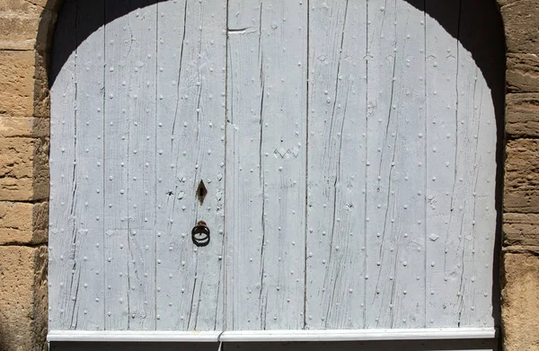 Vieille porte bleue en bois à Gordes. Provence, France — Photo