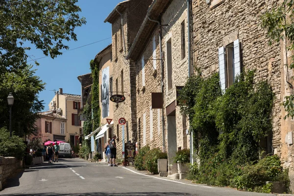 Typické staré kamenné domy ve vesnici Gordes, Vaucluse, Provence, Francie — Stock fotografie