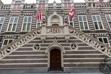 Alkmaar, Hollanda - 21 Nisan 2017: Stadthuis, Alkmaar, Kuzey Hollanda, Hollanda belediye binasının cephe 