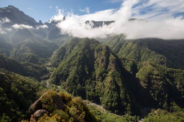 Pico yapmak Arieiro görülen Balcoes bakış açısı, Ribeiro Firo, Madeira, Portekiz