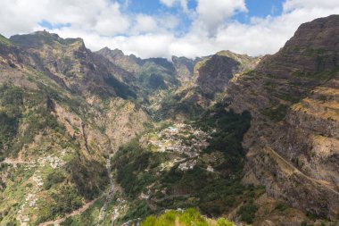 Rahibeler Vadisi, Portekiz, Madeira Adası 'ndaki Curral das Freiras.