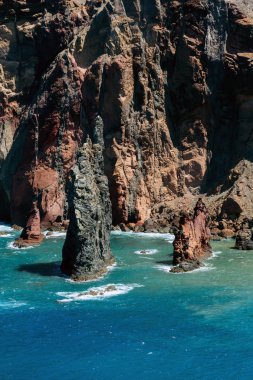 Portekiz 'in Madeira şehrinin doğusundaki Ponta de Sao Lourenco' da güzel bir manzara.