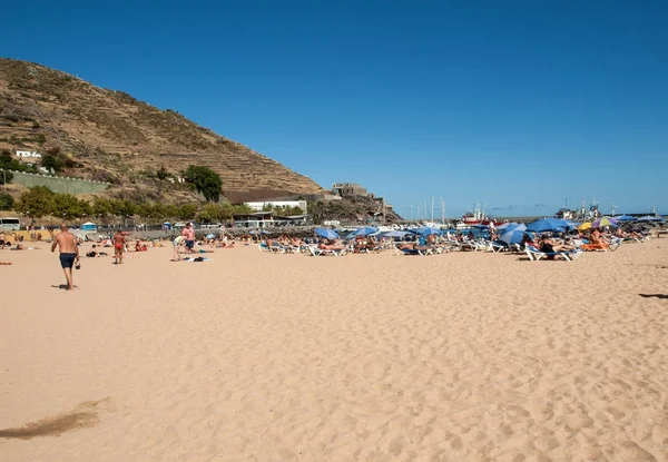 Machico Madeira Portugal September 2016 Människor Vilar Solig Dag Stranden — Stockfoto