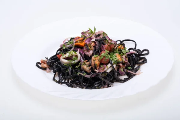 Spaghetti Neri Con Frutti Mare Verdure — Foto Stock