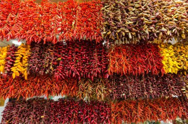 Kırmızı biber biber (piri-piri) Funchal (Mercado dos Lavradores) ünlü piyasada, Madeira Adası, Portekiz 