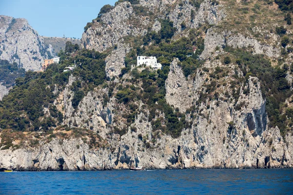 Widok Łodzią Wyspy Wybrzeża Capri Klif — Zdjęcie stockowe