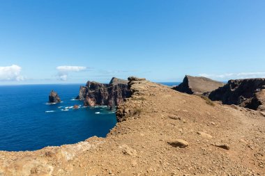 Portekiz 'in Madeira şehrinin doğusundaki Ponta de Sao Lourenco' da güzel bir manzara.