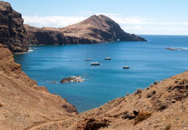 Portekiz 'in Madeira şehrinin doğusundaki Ponta de Sao Lourenco' da güzel bir manzara.