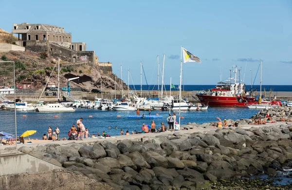 Machico Madeira Portugal Septiembre 2016 Gente Está Descansando Día Soleado — Foto de Stock