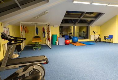 Wisla, Polonya - 23 Ekim 2105: Spor salonu ve fitness Rehabilitasyon merkezinde Engelli odası Wisla, Polonya