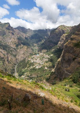Rahibeler Vadisi, Portekiz, Madeira Adası 'ndaki Curral das Freiras.