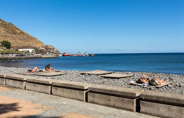 Machico Madera Portugalia Września 2016 Ludzie Odpoczynku Słoneczny Dzień Plaży — Zdjęcie stockowe