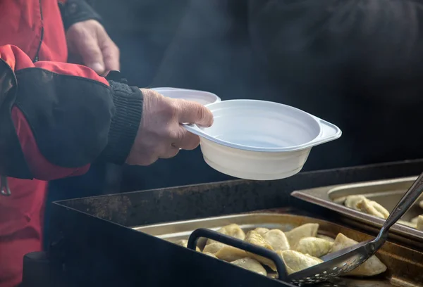 Comida Quente Para Pobres Desabrigados — Fotografia de Stock