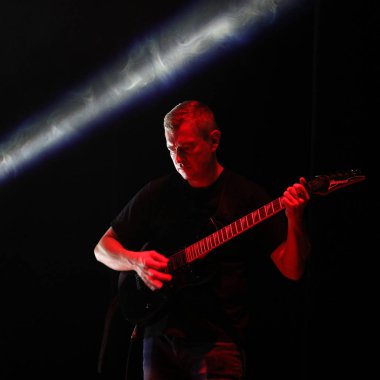 Gorlice, Polonya - 14 Temmuz 2017: Suç ortağı ilişki uluslararası multimedya sunum - ortam Festivali canlı. Gorlice. Polonya