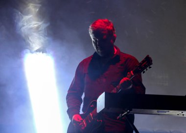 Gorlice, Polonya - 14 Temmuz 2017: Suç ortağı ilişki uluslararası multimedya sunum - ortam Festivali canlı. Gorlice. Polonya