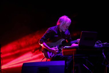 Gorlice, Polonya - July14 2017: Eivind Aarset uluslararası multimedya sunum - ortam Festivali canlı. Gorlice. Polonya