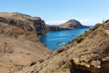 Portekiz 'in Madeira şehrinin doğusundaki Ponta de Sao Lourenco' da güzel bir manzara.