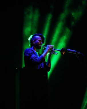 Gorlice, Polonya - 14 Temmuz 2017: Uluslararası multimedya sunum - ortam Festivali canlı geri al. Gorlice. Polan