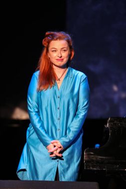 Gorlice, Polonya - July15 2017: Katarzyna Borek uluslararası multimedya sunum - ortam Festivali canlı. Gorlice. Polan