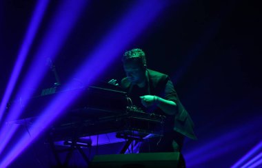 Gorlice, Polonya - July15 2017: Tomasz Mrenca uluslararası multimedya sunum - ortam Festivali canlı. Gorlice. Polan