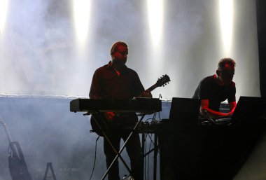 Gorlice, Polonya - 14 Temmuz 2017: Suç ortağı ilişki uluslararası multimedya sunum - ortam Festivali canlı. Gorlice. Polan