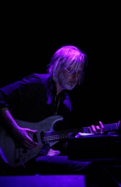 Gorlice, Polonya - July14 2017: Eivind Aarset uluslararası multimedya sunum - ortam Festivali canlı. Gorlice. Polan