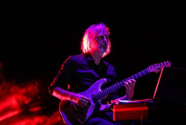 Gorlice, Polonya - July14 2017: Eivind Aarset uluslararası multimedya sunum - ortam Festivali canlı. Gorlice. Polan