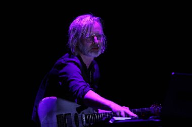 Gorlice, Polonya - July14 2017: Eivind Aarset uluslararası multimedya sunum - ortam Festivali canlı. Gorlice. Polan