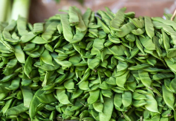 Fresh Green Beans Piled Market Vegetable Stall — Stock Photo, Image