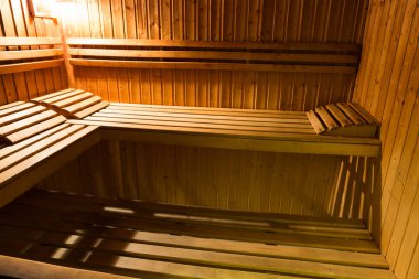 Bir ev sauna ahşap bir yatakta iç 